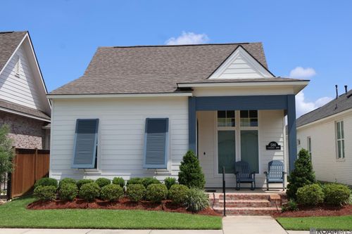 586 Stonebriar Dr, Gonzales, LA, 70737-8259 | Card Image