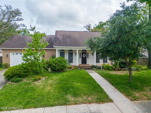 2559 River Place Blvd, Biloxi, MS, 39531-2752 | Card Image