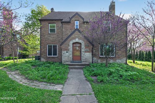 2204 Orchard Rd, Ottawa Hills, OH, 43606-2428 | Card Image