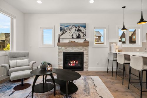 61301 Howe Way, Bend, OR, 97702-3831 | Card Image