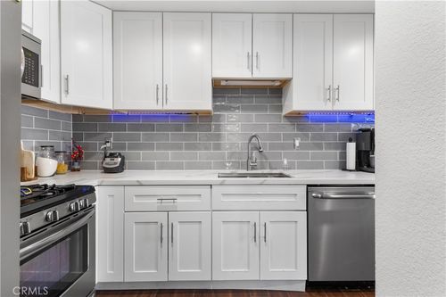 a-31319 The Old Rd, Castaic, CA, 91384 | Card Image