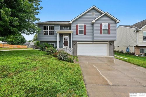 19520 Laci St, Omaha, NE, 68135-4266 | Card Image