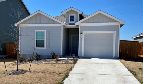 938 Circle Way, Jarrell, TX, 76537-1928 | Card Image