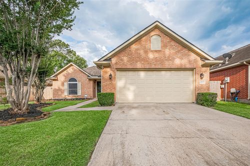 1906 Westwood Lake Dr, Kingwood, TX, 77339-2961 | Card Image