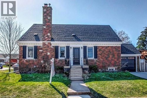 r1-704 Central Ave, Hamilton, ON, L8K1M4 | Card Image