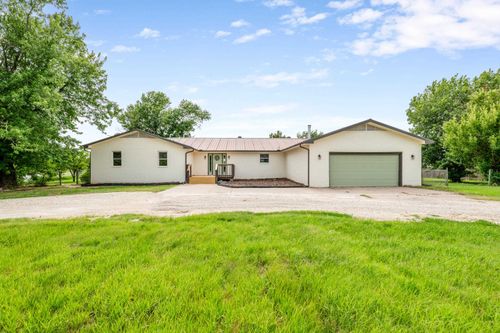 8909 S Spencer Rd, Sedgwick, KS, 67135-8977 | Card Image