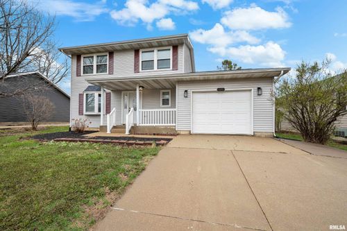 121 S 8th St, Le Claire, IA, 52753-9514 | Card Image