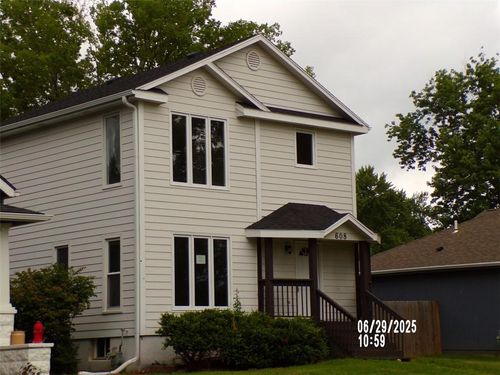 608 S Locust St, Ottawa, KS, 66067-2827 | Card Image