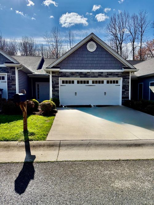 211 Bella Court, Lynchburg, VA, 24502 | Card Image