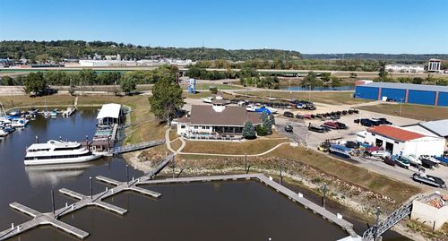 1630 E 16th Street Ext, DUBUQUE, IA, 52001-2306 | Card Image