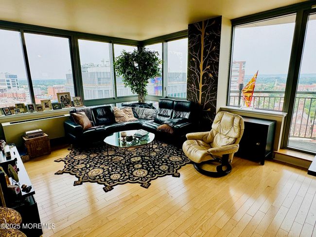 APT-2205 - 1 Spring St, House other with 2 bedrooms, 2 bathrooms and null parking in New Brunswick NJ | Image 11