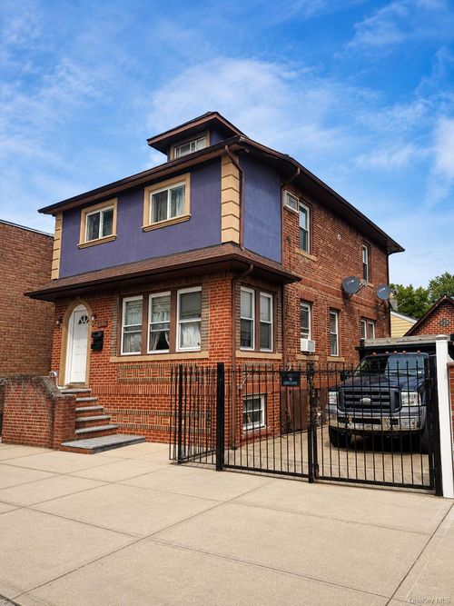 13515 127th St, South Ozone Park, NY, 11420-3705 | Card Image
