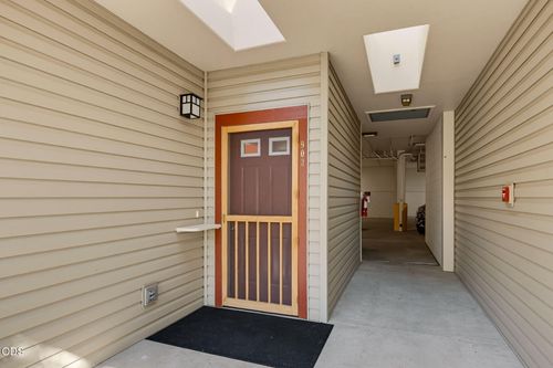903 Mountain Meadows Cir, Ashland, OR, 97520-9117 | Card Image