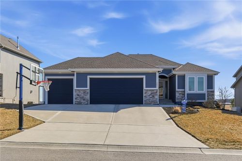 4841 Shady Bend Rd, Leavenworth, KS, 66048-2243 | Card Image