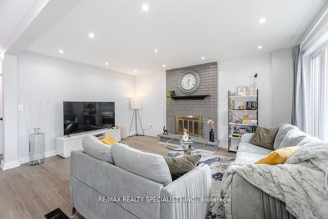 72 Farrow Cres, House other with 5 bedrooms, 4 bathrooms and 2 parking in Ajax ON | Image 10