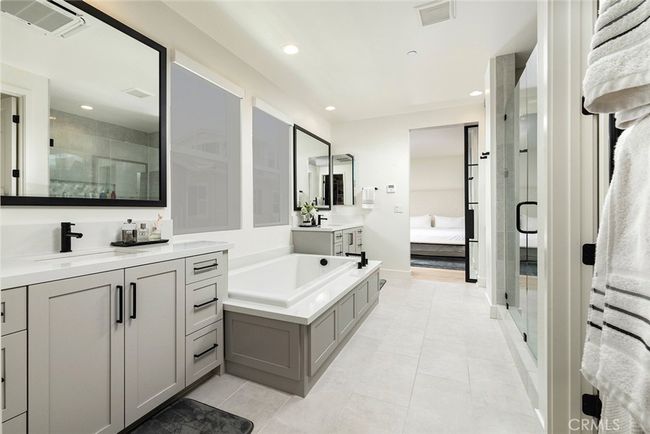 2167 Andover Ln, Townhouse with 4 bedrooms, 4 bathrooms and 2 parking in Newport Beach CA | Image 18