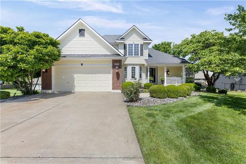 500 Bayview Dr, Raymore, MO, 64083-8326 | Card Image
