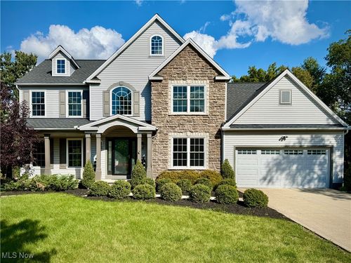 814 Continental Dr, Medina, OH, 44256-4068 | Card Image