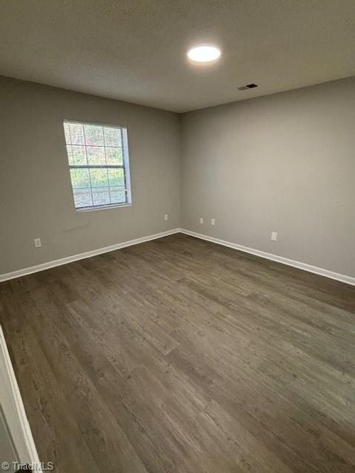 apt-10-1100 Crescent Dr, Reidsville, NC, 27320-5500 | Card Image