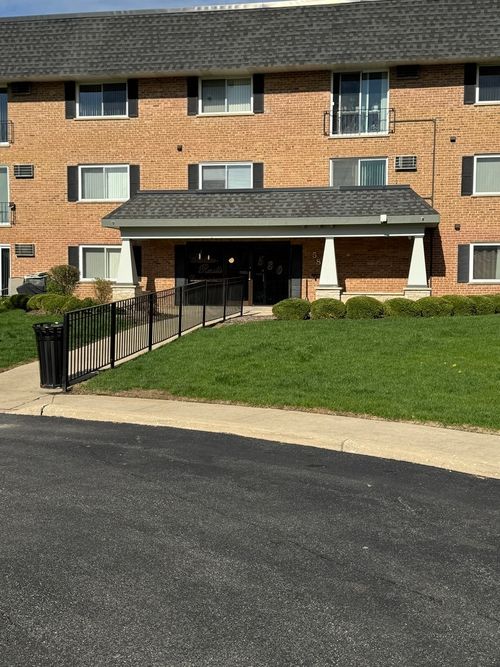 113-580 Lawrence Ave, Roselle, IL, 60172-1557 | Card Image