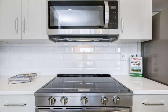 501 - 71 Shawnee Common Sw, Condo with 2 bedrooms, 2 bathrooms and 2 parking in Calgary AB | Image 5