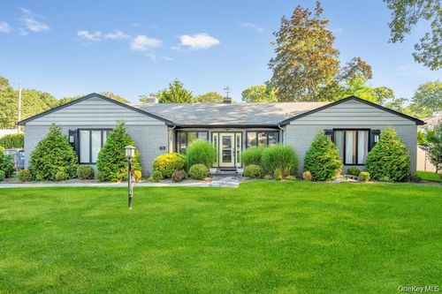 386 Mill Rd, Westhampton, NY, 11977-1208 | Card Image