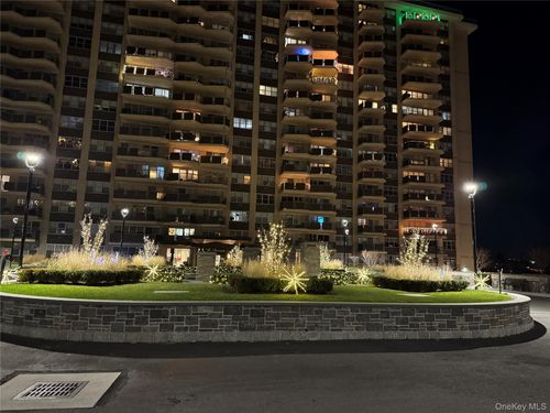 apt-15m-17 215th St, Bayside, NY, 11360-1721 | Card Image