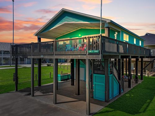 931 S Gateway, Crystal Beach, TX, 77650-3608 | Card Image