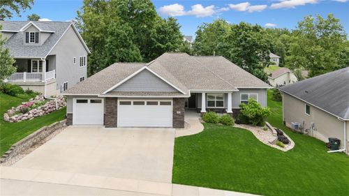 2021 Andrew Charles Dr Nw, Cedar Rapids, IA, 52405-5218 | Card Image