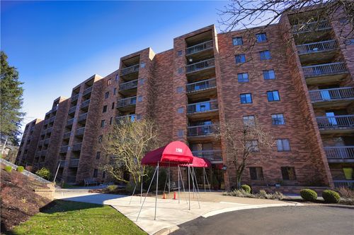 812-1500 Cochran Rd, Scott Twp, PA, 15243 | Card Image
