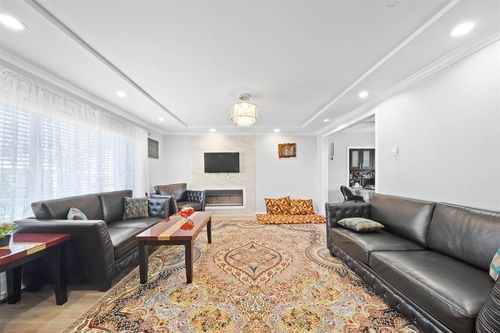 7768 18th Ave, Burnaby, BC, V3N1J2 | Card Image
