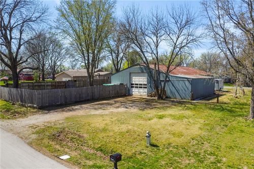 31395 Old Kc Rd, Paola, KS, 66071-4841 | Card Image