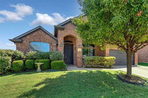 439 Bristol St, Roanoke, TX, 76262-6417 | Card Image