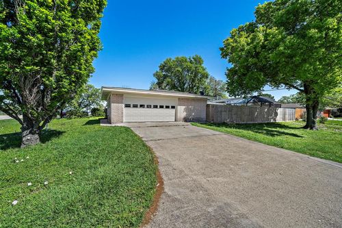 1033 25th Ave N, Texas City, TX, 77590-5523 | Card Image