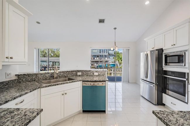 2127 Lagoon Dr, House other with 3 bedrooms, 2 bathrooms and null parking in DUNEDIN FL | Image 7
