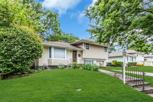 21 Mellow Ln, Jericho, NY, 11753-2244 | Card Image