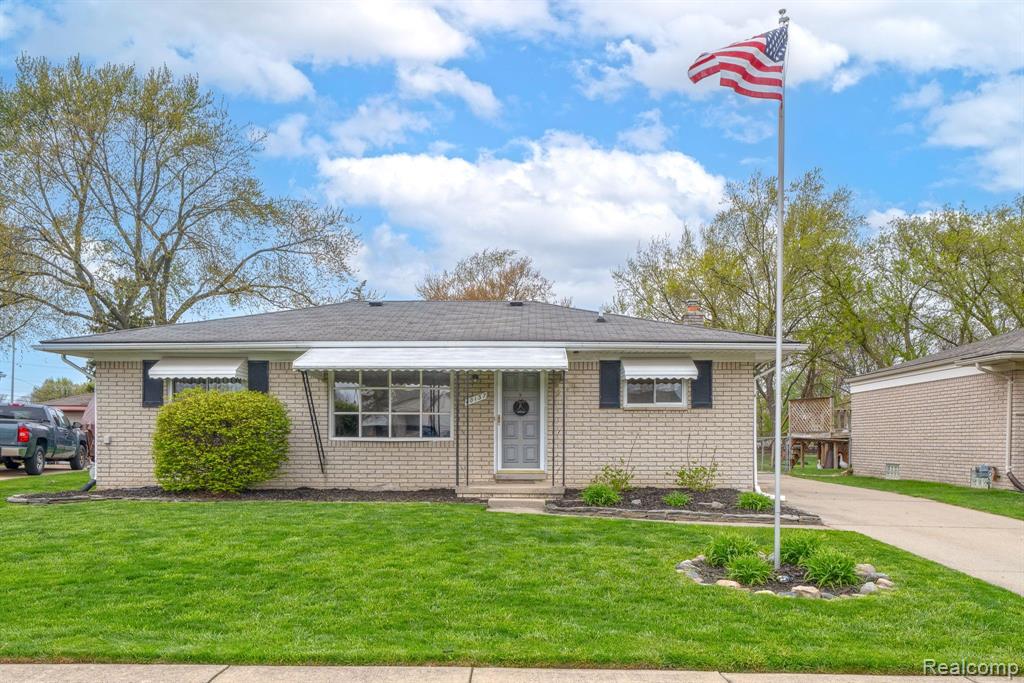 Walter Dr, Sterling Heights, MI 48310
