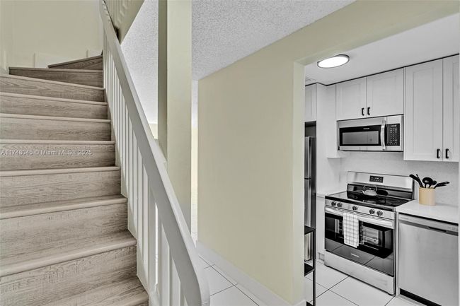 4107 Ne 21 St Ter, Townhouse with 1 bedrooms, 2 bathrooms and null parking in Lighthouse Point FL | Image 5