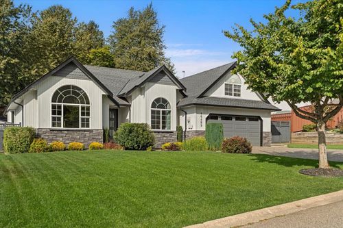 46489 Edgemont Pl, Chilliwack, BC, V2R3Y6 | Card Image