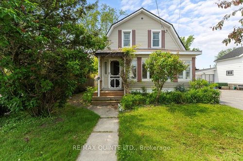 19 Broad St, Picton, ON, K0K2T0 | Card Image