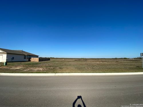 125 Growers Ave, Poteet, TX, 78065-4861 | Card Image