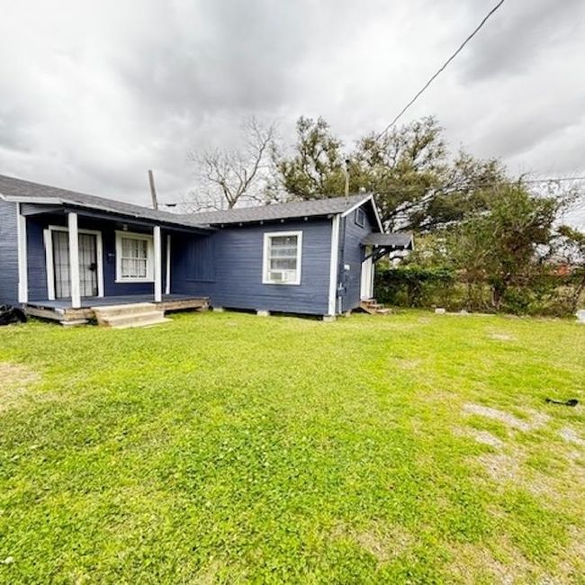 627 - 625 E Pipkin St, House other with 2 bedrooms, 1 bathrooms and null parking in Beaumont TX | Image 20