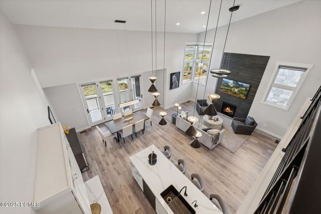 363 E Overlook Loop, Condo with 3 bedrooms, 4 bathrooms and null parking in Hideout UT | Image 26