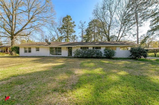 Ranch-style home with brick siding and a front lawn | Image 28