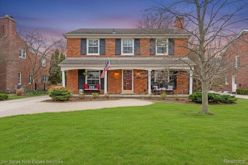 789 Lakeland St, Grosse Pointe, MI, 48230-1272 | Card Image