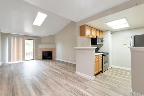 j201-10323 E Peakview Ave, Englewood, CO, 80111-6247 | Card Image