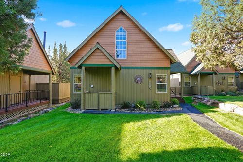 8848 Cliff Swallow Dr, Redmond, OR, 97756-8388 | Card Image