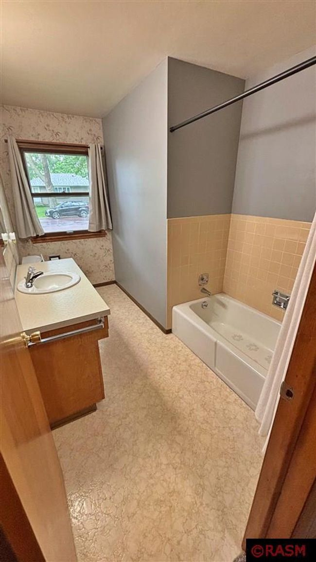 122 N Plainview Ave, House other with 3 bedrooms, 2 bathrooms and null parking in Mankato MN | Image 30