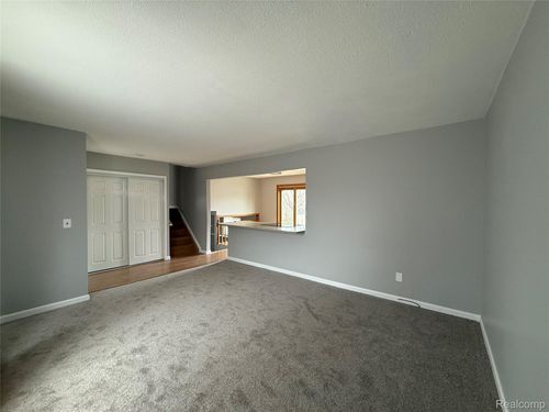 42768 Buckingham Dr, Sterling Heights, MI, 48313-2540 | Card Image