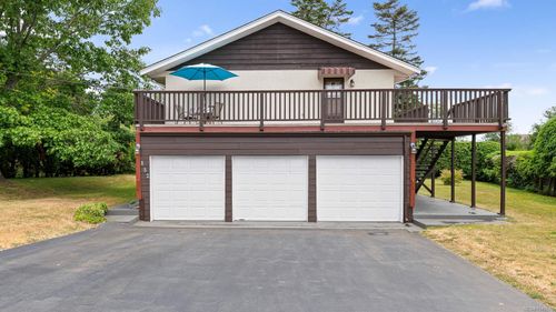 152 Carthew St, Comox, BC, V9M1T3 | Card Image